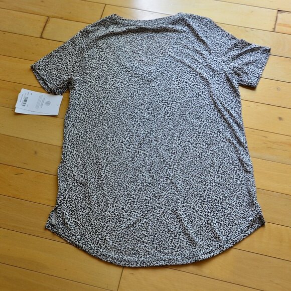 Athleta Breezy Scoop V-neck Short Sleeve T Shirt in Micro Cheetah S - Picture 7 of 7